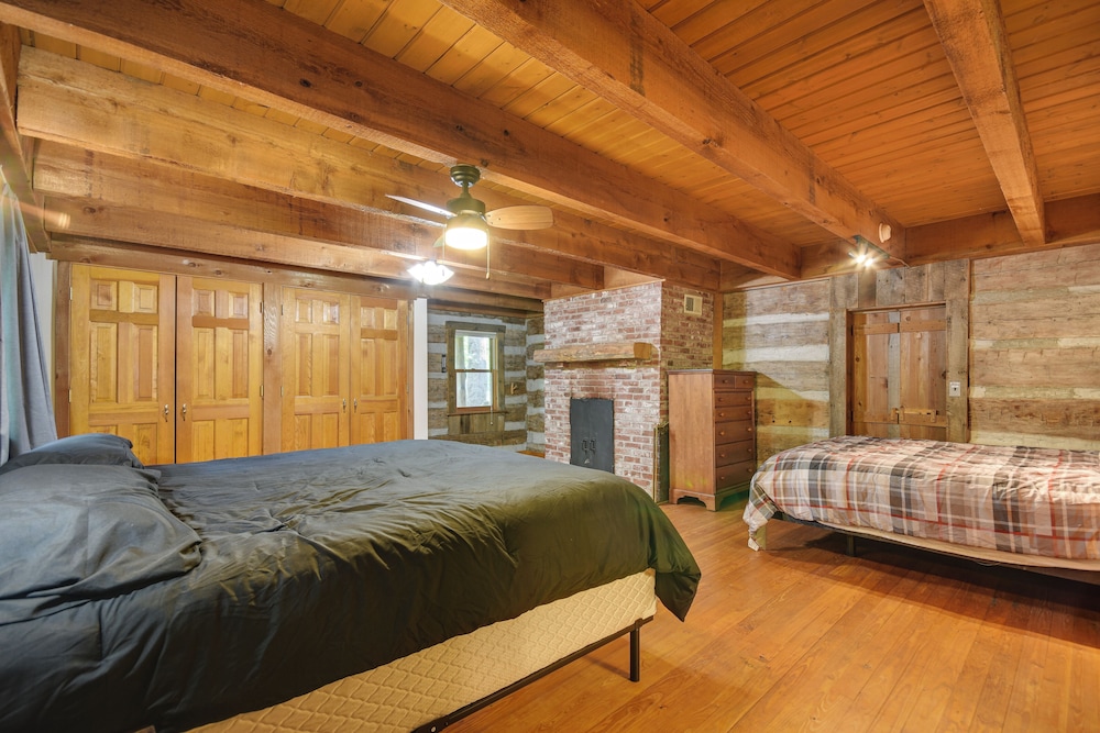 Historic Clark Cabin w/ Deck Fishing Pond Access - Property Image 2