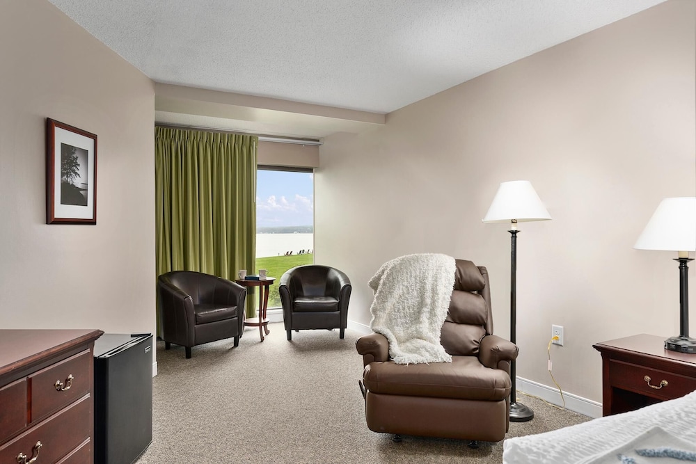 Fantastic Suite With King Bed and Beautiful Bay View! view 4