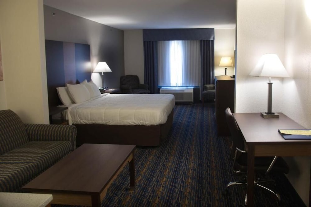 Crossroads Inn And Suites