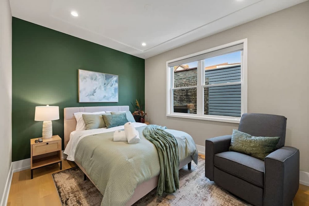 Stunning 5BR Home With 2 Rooftops Sauna Hot Tub