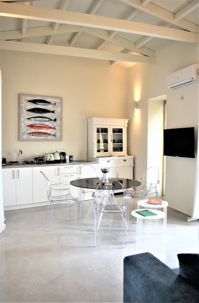 Acropolis Suites