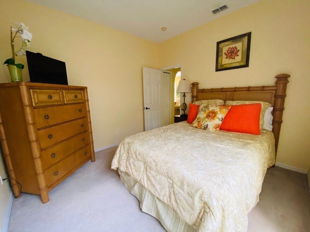 Southern Dunes Golf Views! 5 Bedroom Home by RedAwning