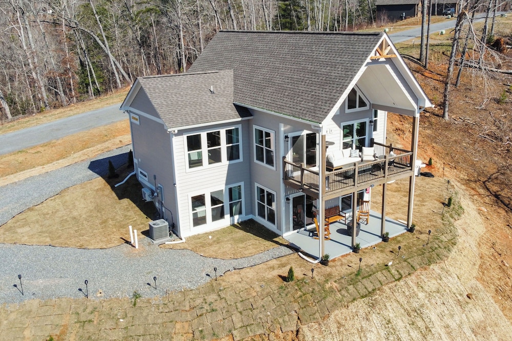 11 Mi to Dtwn Ellijay: Newly Built Modern Cabin!