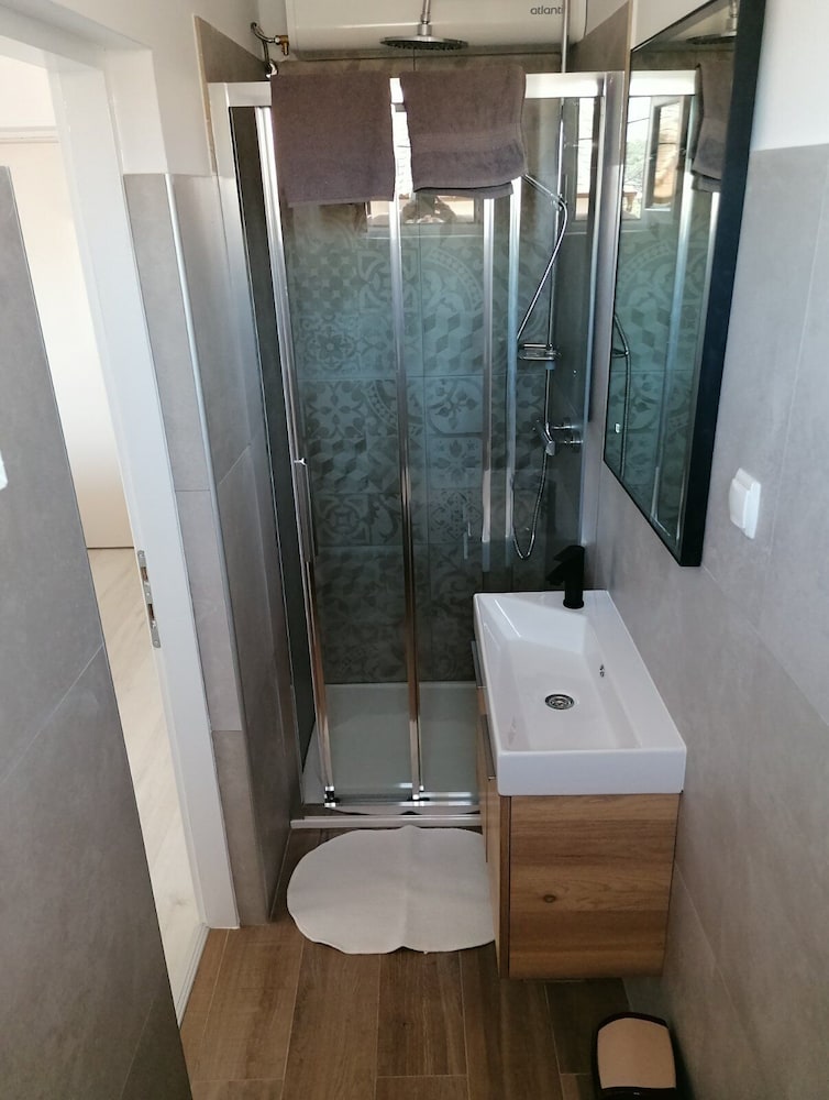 Impeccable 2-bed Apartment in Rab view 5