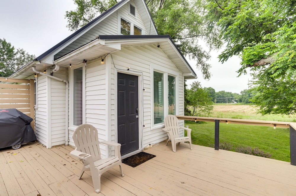 Peaceful Benton Harbor Getaway Near Lake Michigan!