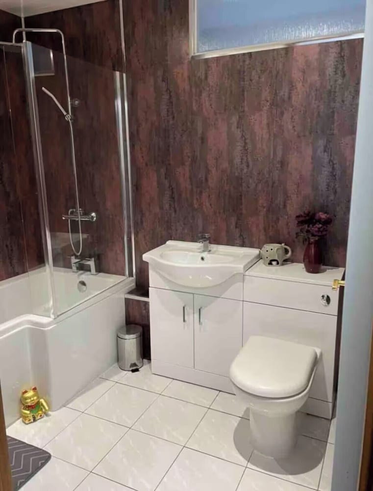 Shottskirk 5-bed Farmstay, Sleeps 13 With Hot Tub