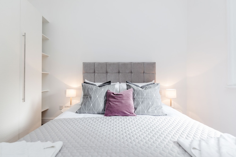 Soho Apartments by BaseToGo