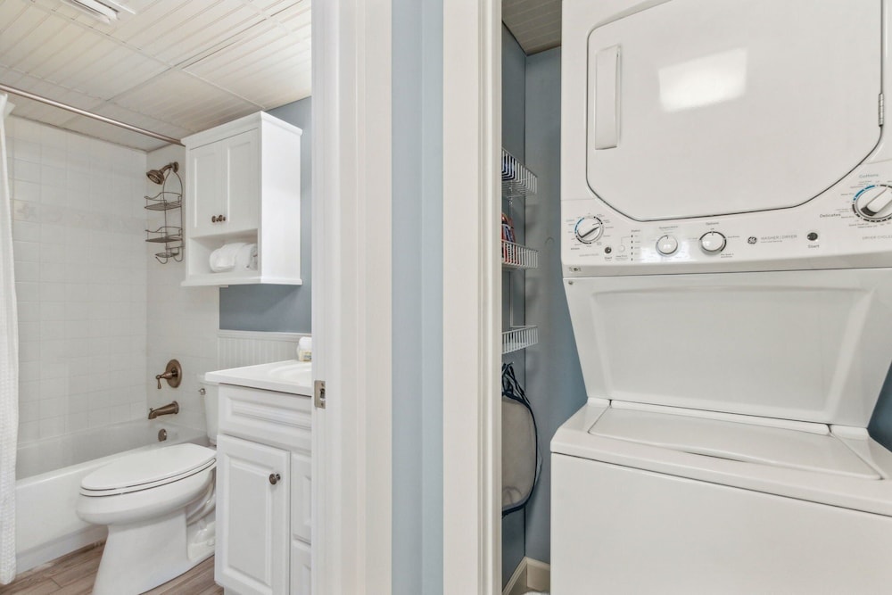 663 Amelia By The Sea 2 Bedroom Condo