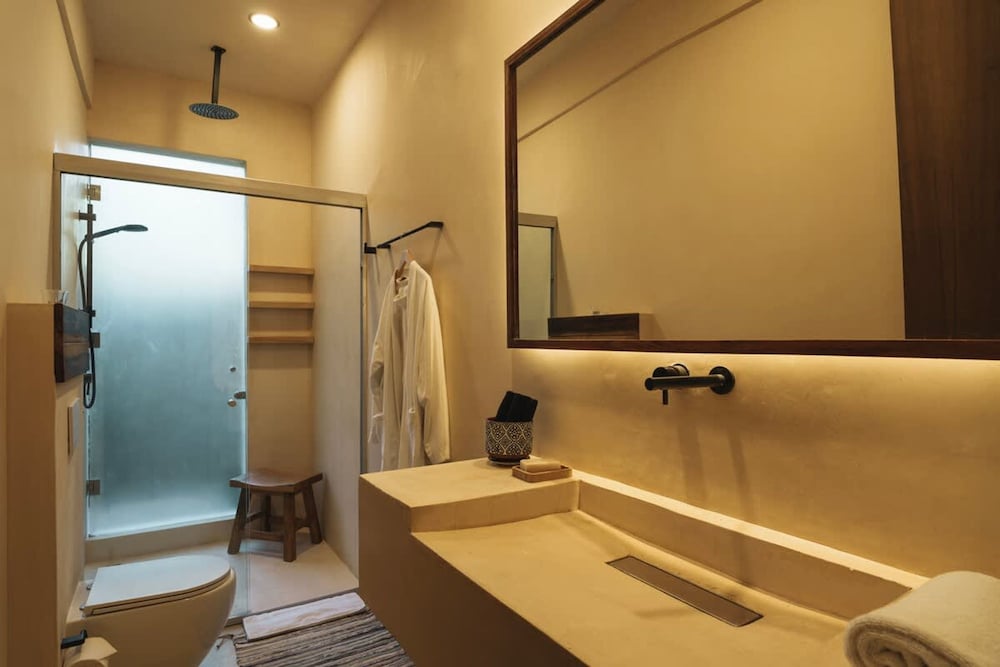 Luxury Jungle Retreat Sleeps 10 Rooftop Pool