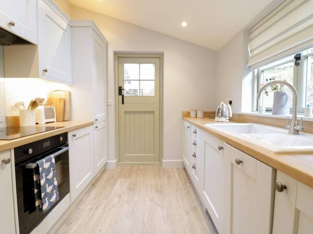 Lovely 2-bed Cottage in Blaenau Ffestiniog view 4