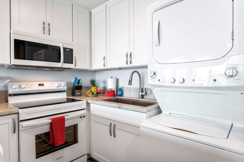 Ocean Front! - Second Floor With AC & Lanai! - Vrkcv