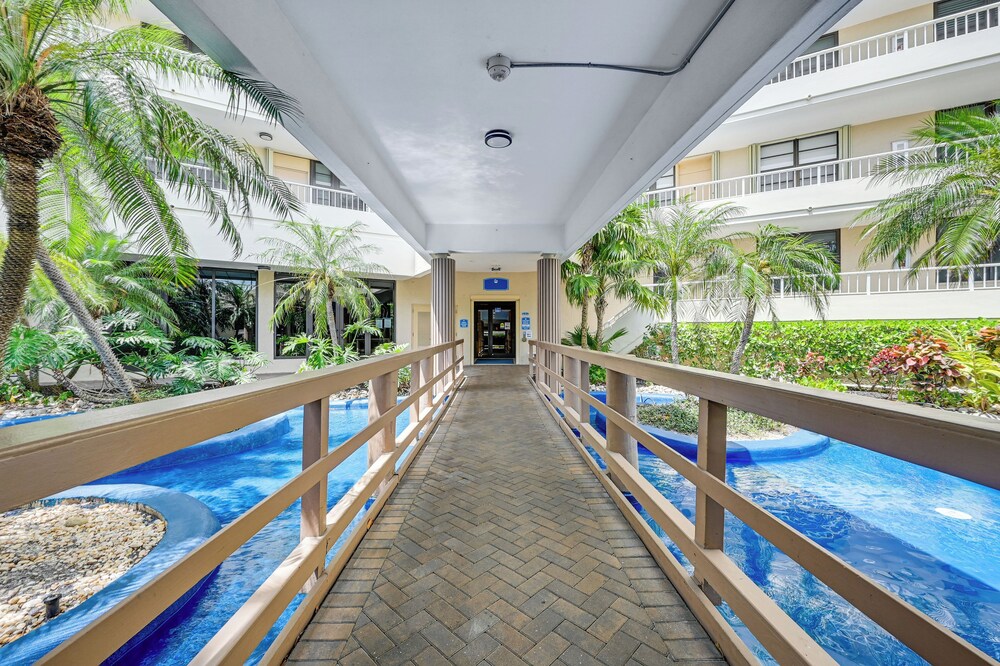 Direct Beach Access: Marco Island Resort Condo!