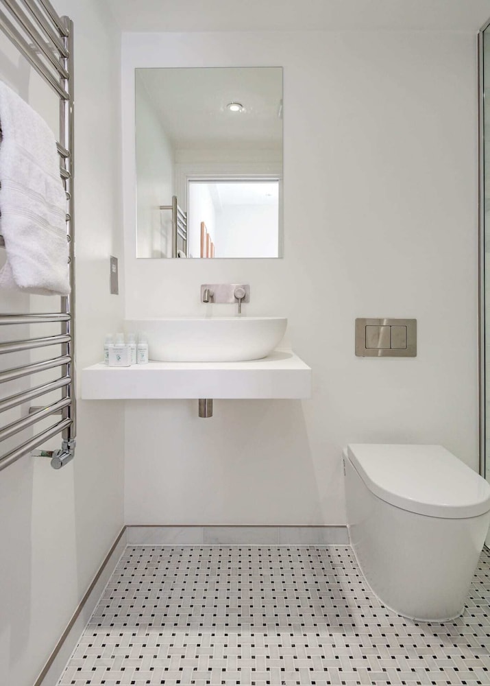 Lillie Road Residence B