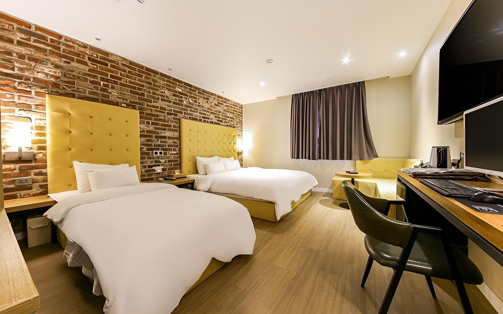 Jinju Brooks Hotel view 5
