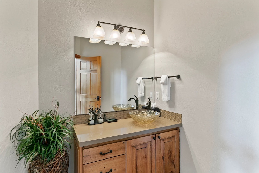 Queen Esther Drive Home at Deer Valley Resort - 4 Bedroom Home with Hot Tub #2436 4 Condo