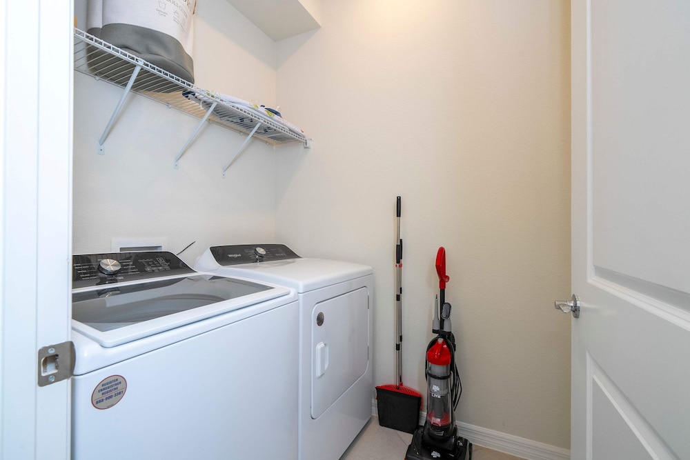 Luxury 7Bd Close to Disney With Pool and Spa at Windsor Cay 16218