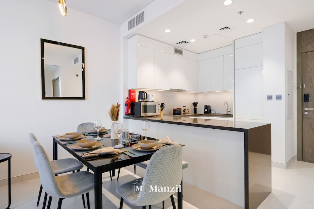 Manzil - 1BR District One Waterfront Living