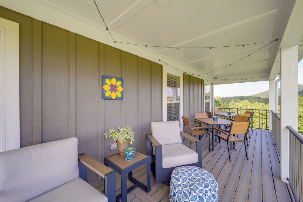Newly Built Home w/ Panoramic Views in Jefferson!