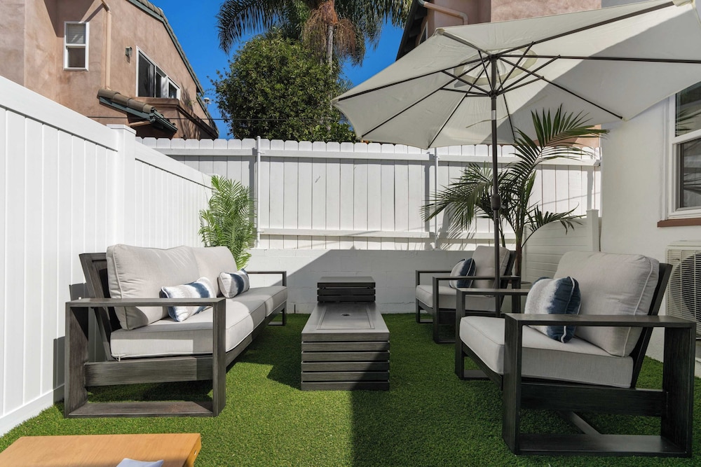 La Jolla Stay w/ Firepit & Walk to Beach Arenas