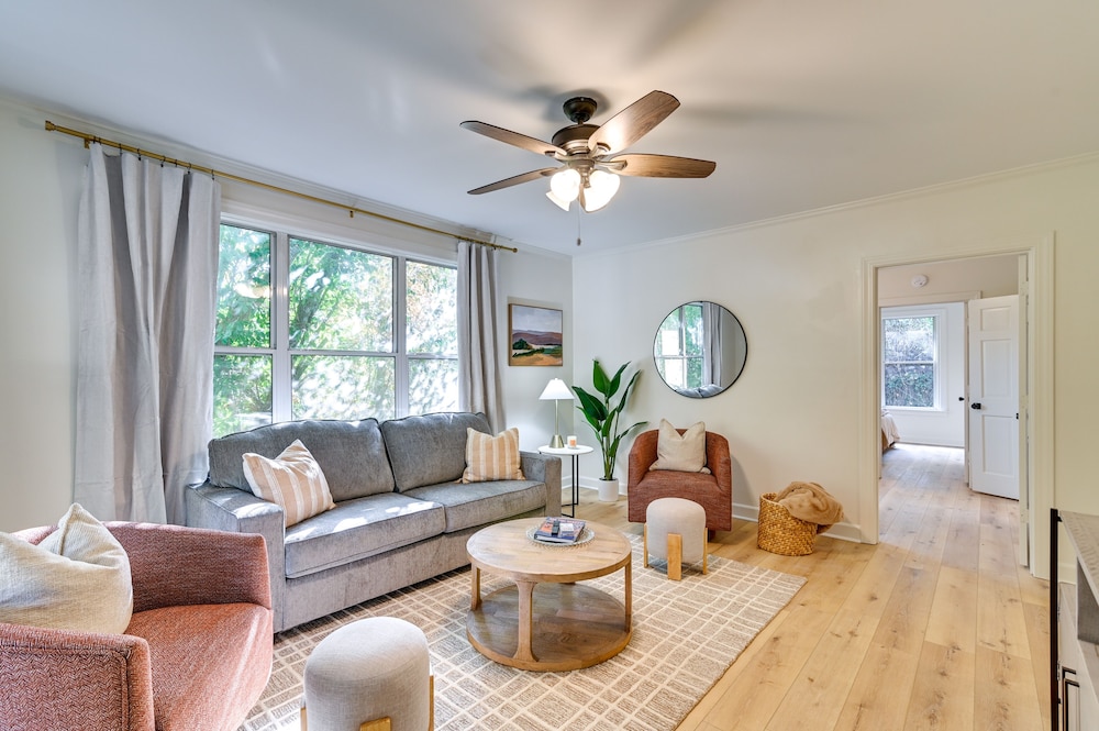 Oxford Vacations - Centrally Located Home Steps to Oxford Square! - Property Image 14