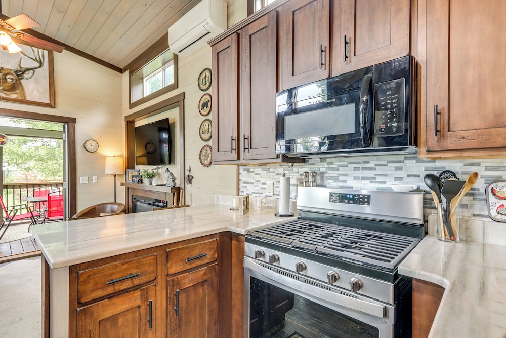 1 Mi to Tank Town Usa: Tiny Home w/ Pool Access!