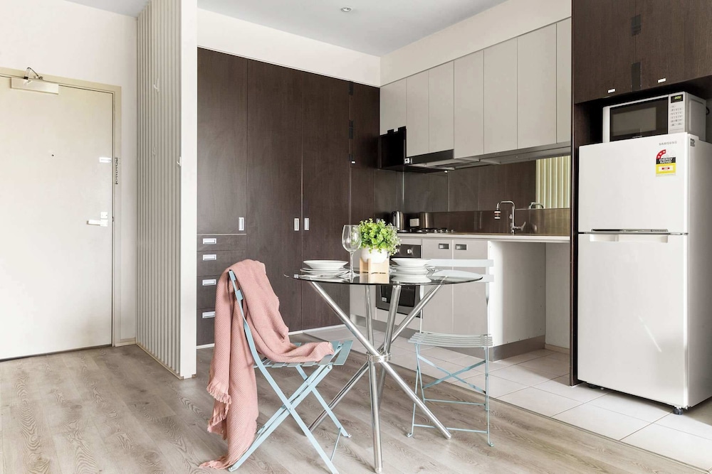 A Cozy Apt Near to Flemington Races, Free Parking