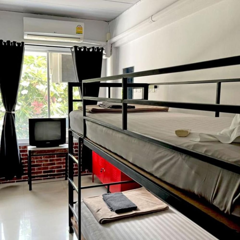 Nature Home Hostel & Cafe