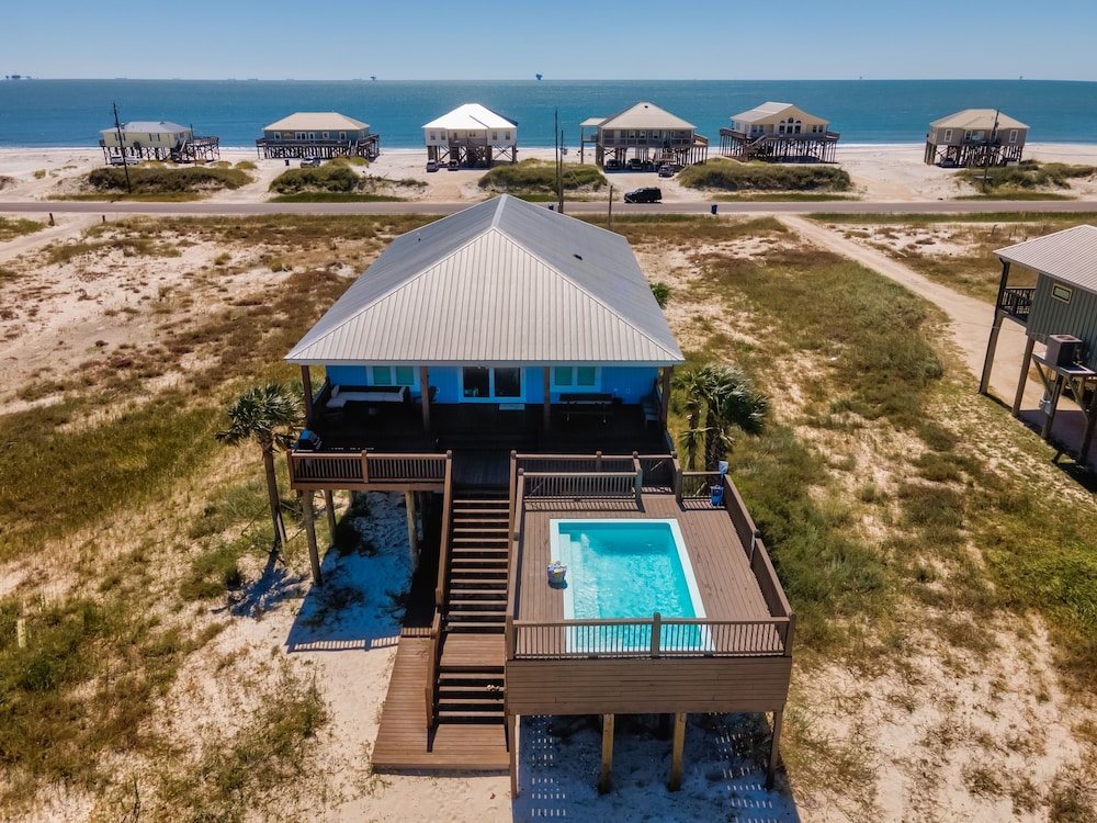 The Blue Crab, Bayfront 4 Bedroom Condo by the Beach, Private Pool by RedAwning view 4