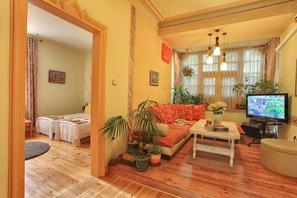 Guesthouse Tomovi