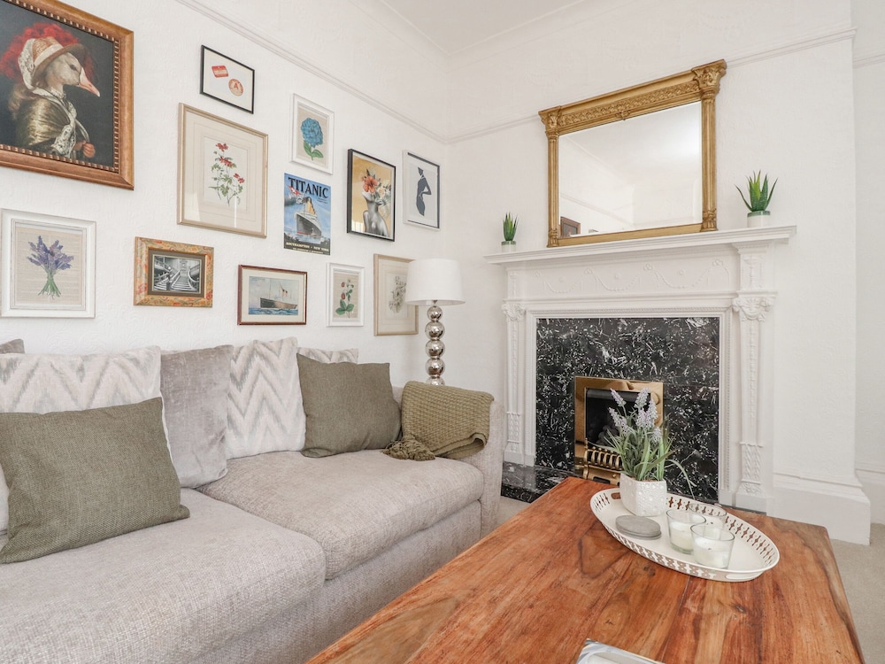 Ismay Billiard Room Apartment - Titanic Interest
