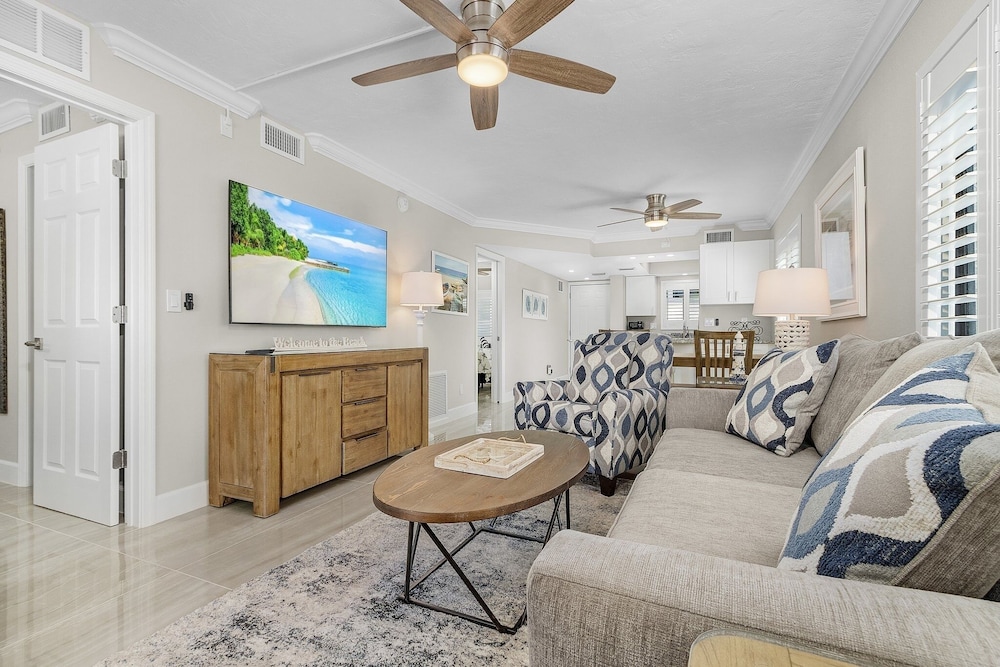 Seaside 101: Oceanview 2br/2ba Condo With Pool, Steps To Beach 2 Bedroom Condo