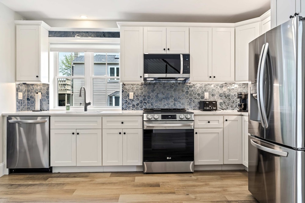 Bourne By The Beach Beautiful Home for 6 Near Shops and the Shore
