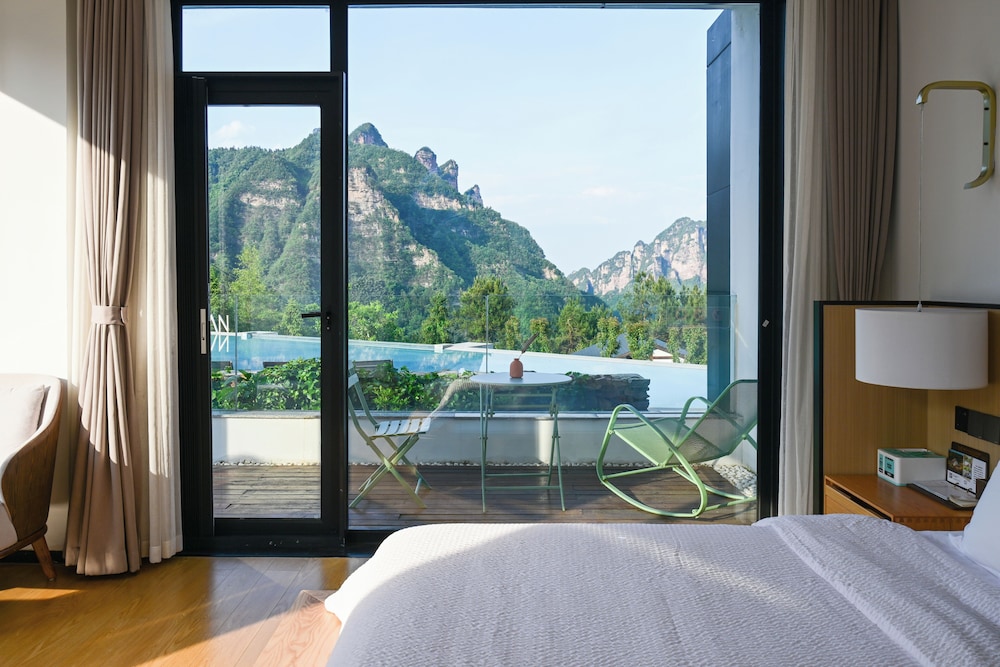 XMAN Sunrise Peaks Resort--Sky Mirror Infinity Pool