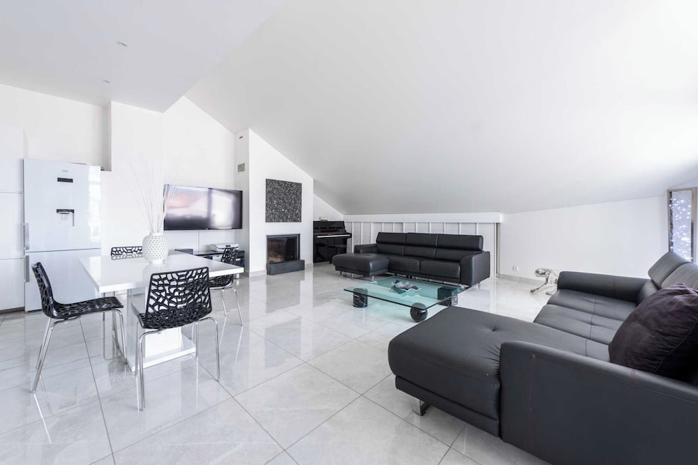 Luxury Penthouse 120ma2 in the Heart of Cannes