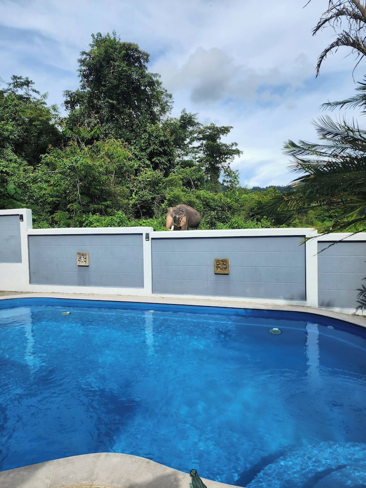 Villa With Private Pool and Mountain Views