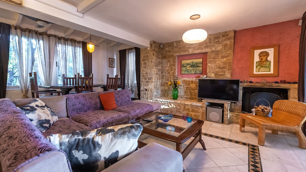 Maria Elena Villas