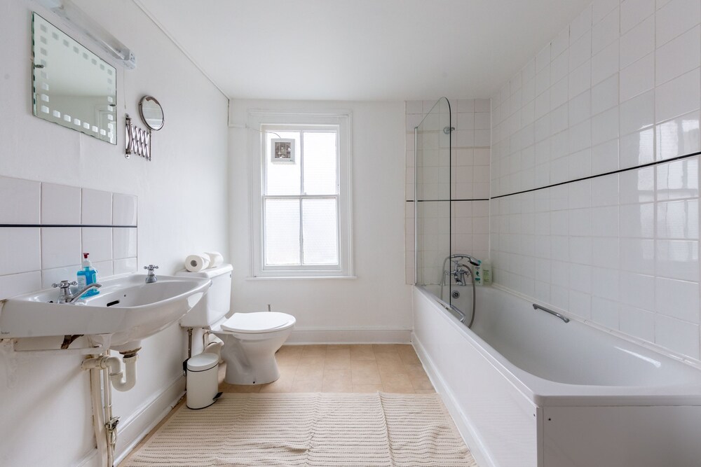 Spacious 3 Bedroom House With Garden - Hammersmith