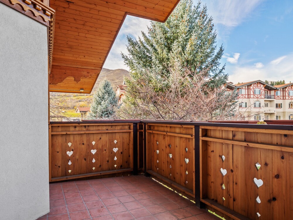 Adventure Hub~backcountry Skisnowmobilescuba Diving 734 3 Bedroom Townhouse view 3