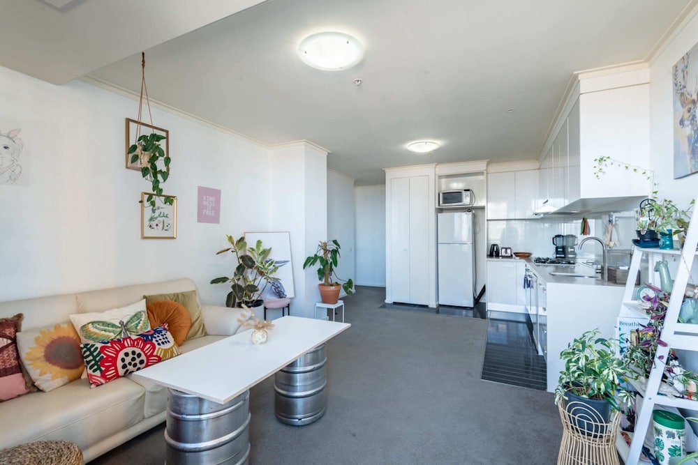 Modern 1 Bedroom Apartment in Southbank view 3