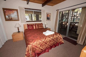 1360 Knoll Lane 3 Bedroom Home by RedAwning