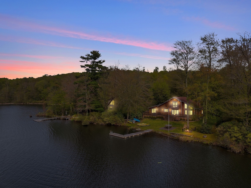 Lakefront Escape - Family Friendly Kayaks