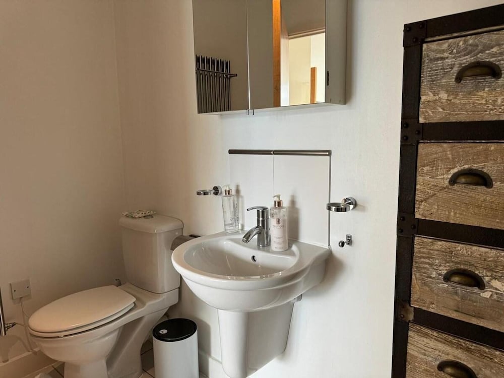 Royal Docks Luxury 3 Bedroom Apartment