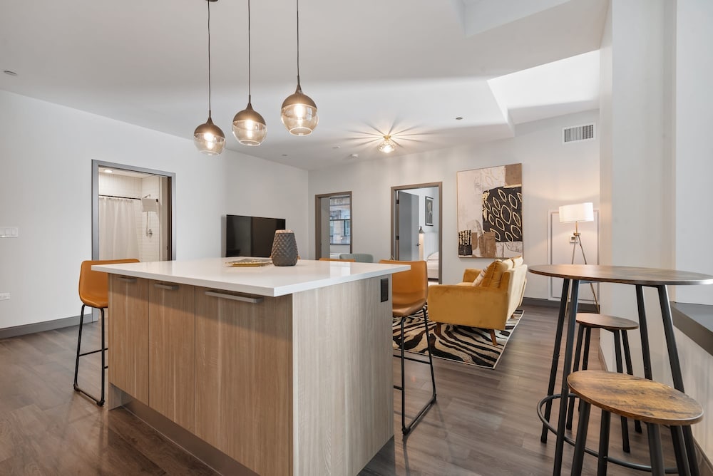Central Location Exclusive Apts for Large Groups