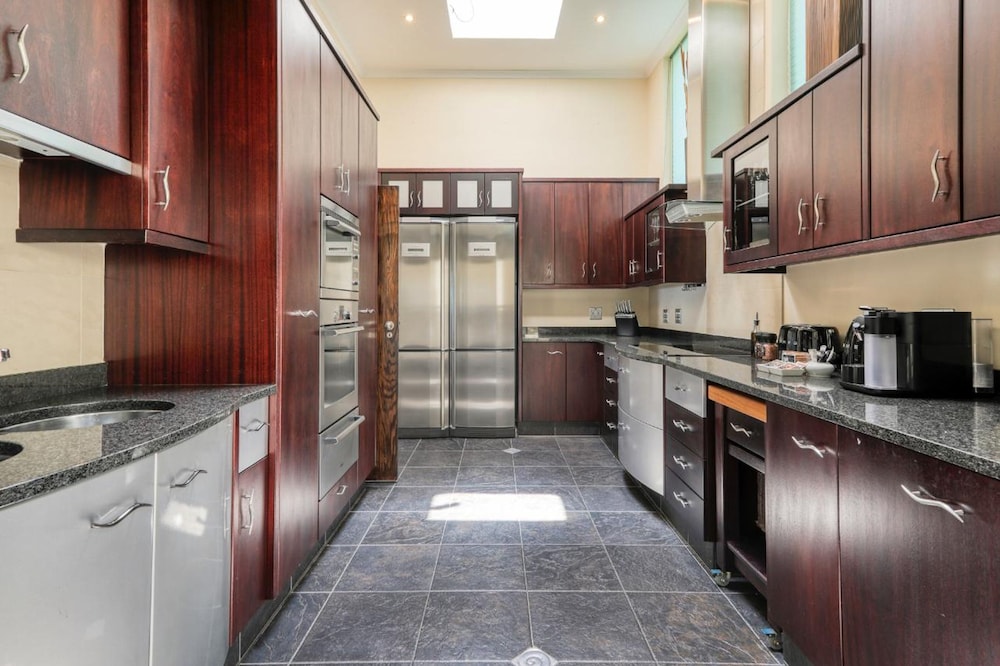 Villa Sol Camps Bay - Family Retreat With 360 Views