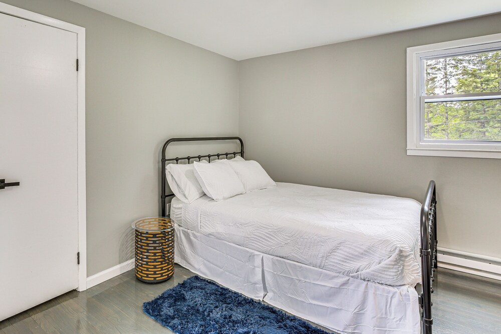 3 Mi to Main St: Modern New Paltz Home