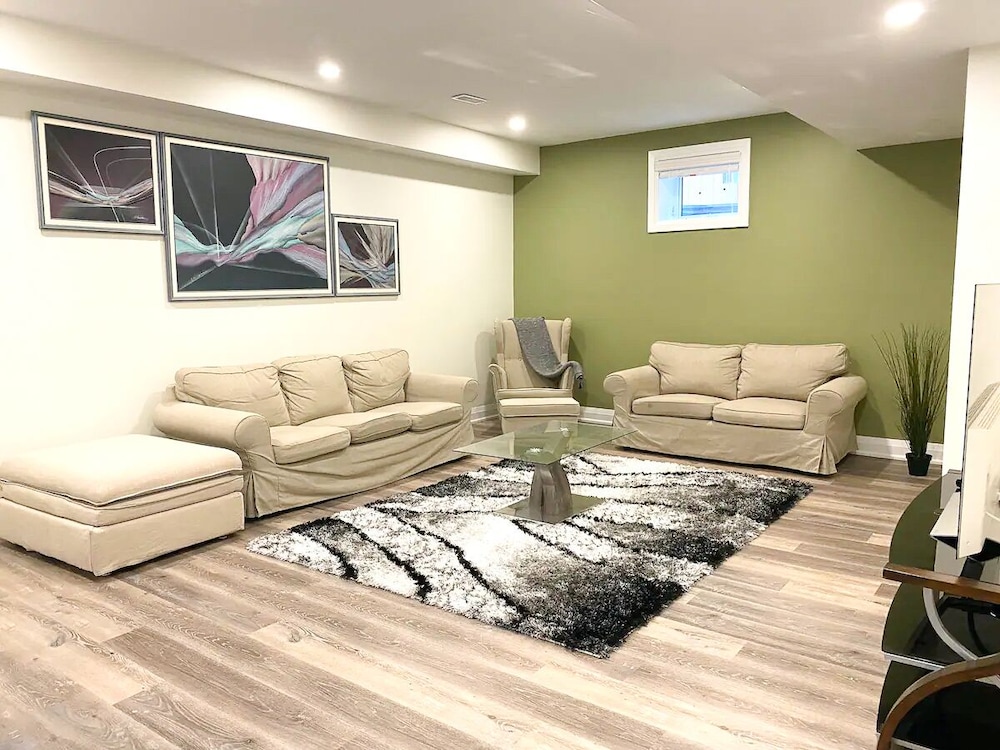 Brand New Walk Out Bsmt Apt Near Beach