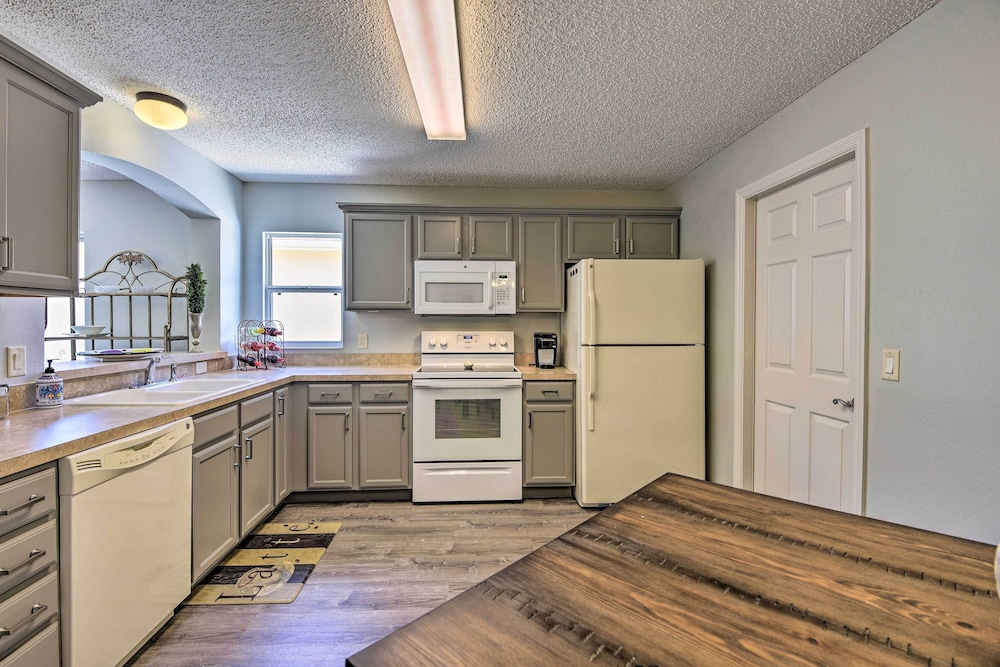 Courtyard Villa w/ Lanai Community Amenities! - Property Image 18