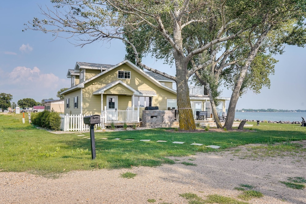 Waterfront Lake Poinsett Retreat w/ Fire Pit! view 5