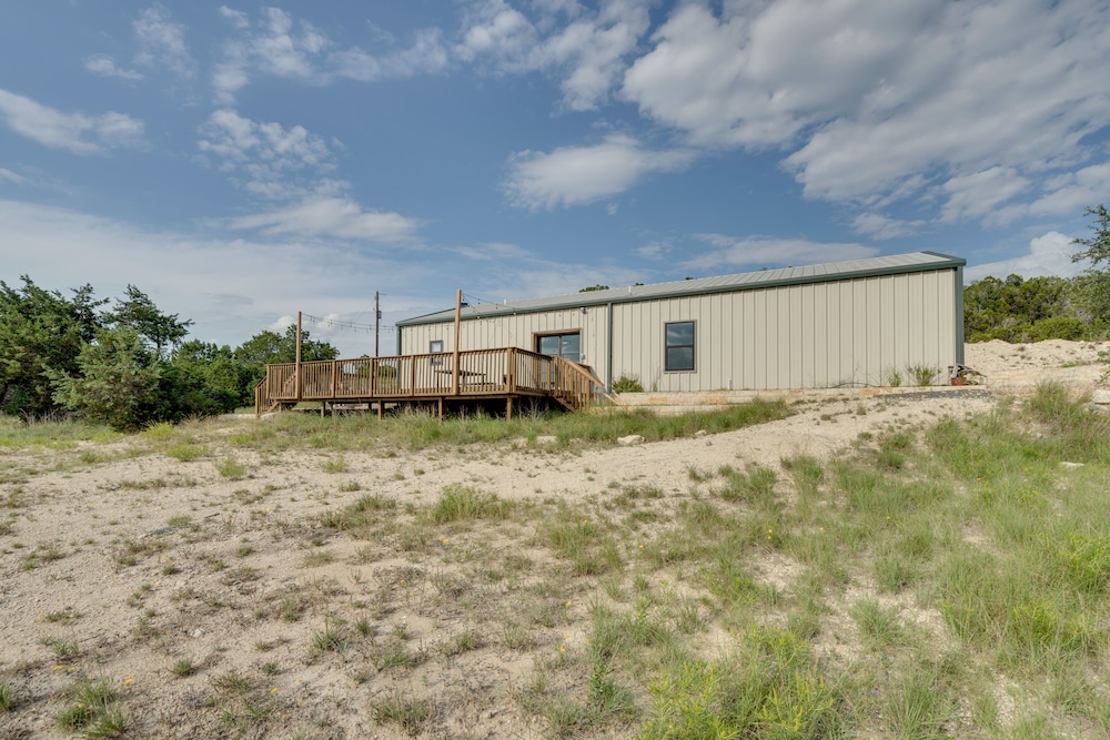 Getaway w/ Fire Pit 5 Mi to Pedernales River! - Property Image 14