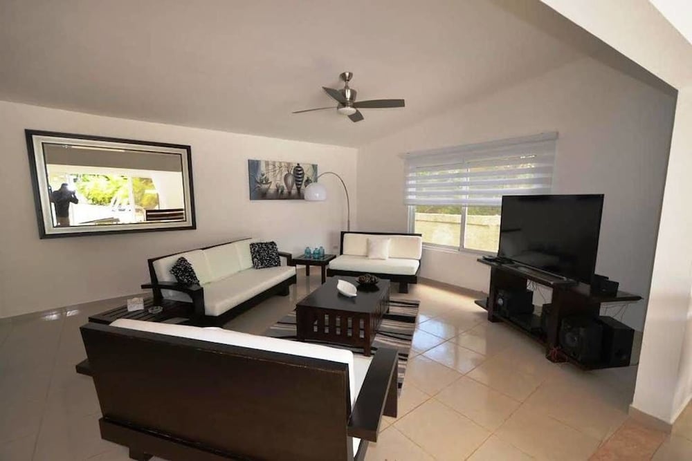 Specially Design 6 Bedroom Villa With King Beds